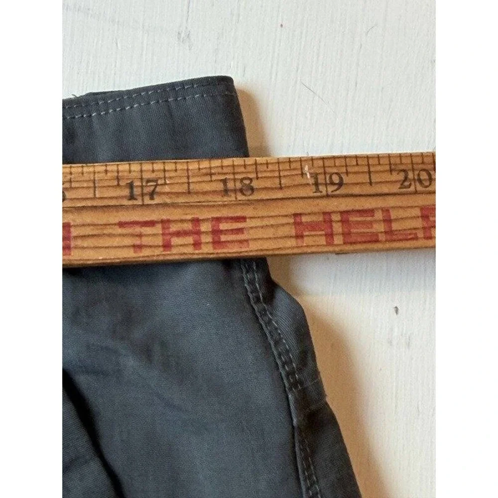 The North Face Mens Dark Gray Ripstop Shorts AXEZ Nylon Size 36